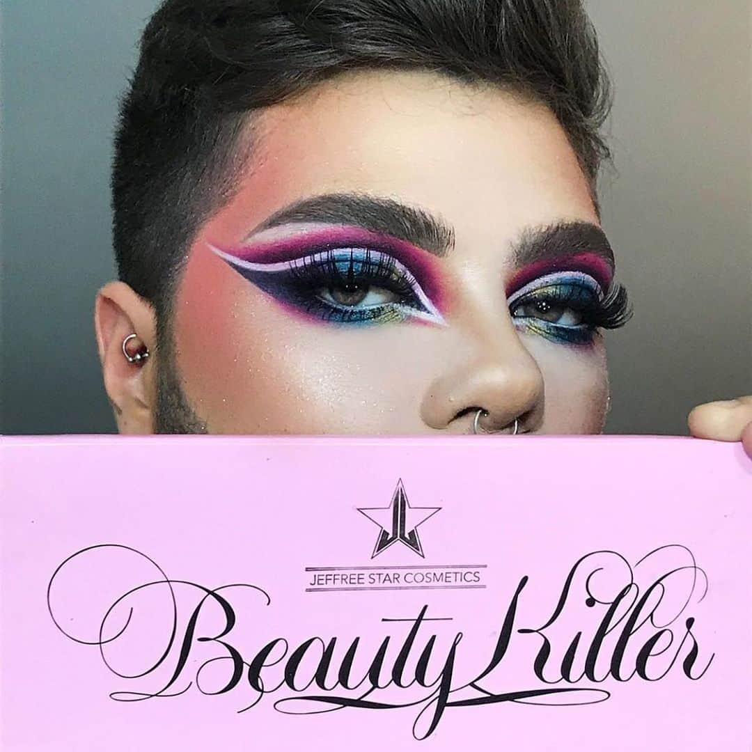 Jeffree Star Cosmeticsさんのインスタグラム写真 - (Jeffree Star CosmeticsInstagram)「In only TWO DAYS most of our palettes including our OG #BEAUTYKILLER palette will be 30% OFFF, WHO’S READY?!! 😭💕 This killer look was created by @huylson 💘🔪 #jeffreestarcosmetics」8月1日 0時00分 - jeffreestarcosmetics
