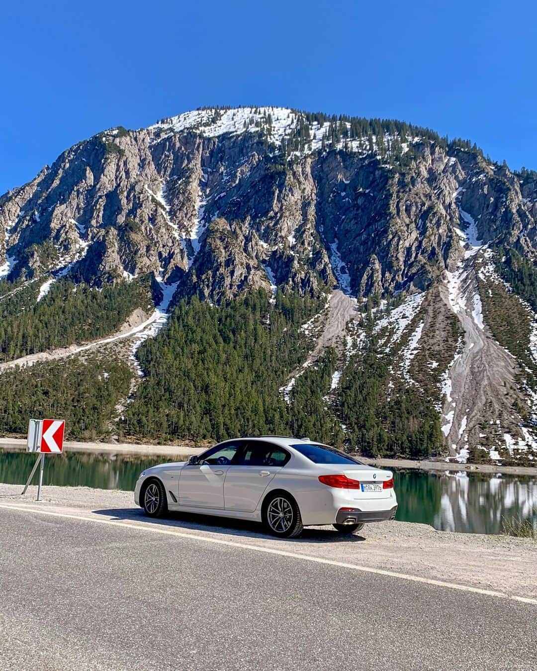 BMWのインスタグラム：「Ain't no mountain high enough. The BMW 5 Series Sedan. #THE5 #BMW #5Series #BMWrepost @kamelia_gd __ BMW 540i Sedan: Fuel consumption in l/100 km (combined): 6.8-6.6. CO2 emissions in g/km (combined): 155-151. The values of fuel consumptions, CO2 emissions and energy consumptions shown were determined according to the European Regulation (EC) 715/2007 in the version applicable at the time of type approval. The figures refer to a vehicle with basic configuration in Germany and the range shown considers optional equipment and the different size of wheels and tires available on the selected model. The values of the vehicles are already based on the new WLTP regulation and are translated back into NEDC-equivalent values in order to ensure the comparison between the vehicles. [With respect to these vehicles, for vehicle related taxes or other duties based (at least inter alia) on CO2-emissions the CO2 values may differ to the values stated here.] The CO2 efficiency specifications are determined according to Directive 1999/94/EC and the European Regulation in its current version applicable. The values shown are based on the fuel consumption, CO2 values and energy consumptions according to the NEDC cycle for the classification. For further information about the official fuel consumption and the specific CO2 emission of new passenger cars can be taken out of the „handbook of fuel consumption, the CO2 emission and power consumption of new passenger cars“, which is available at all selling points and at https://www.dat.de/angebote/verlagsprodukte/leitfaden-kraftstoffverbrauch.html.」