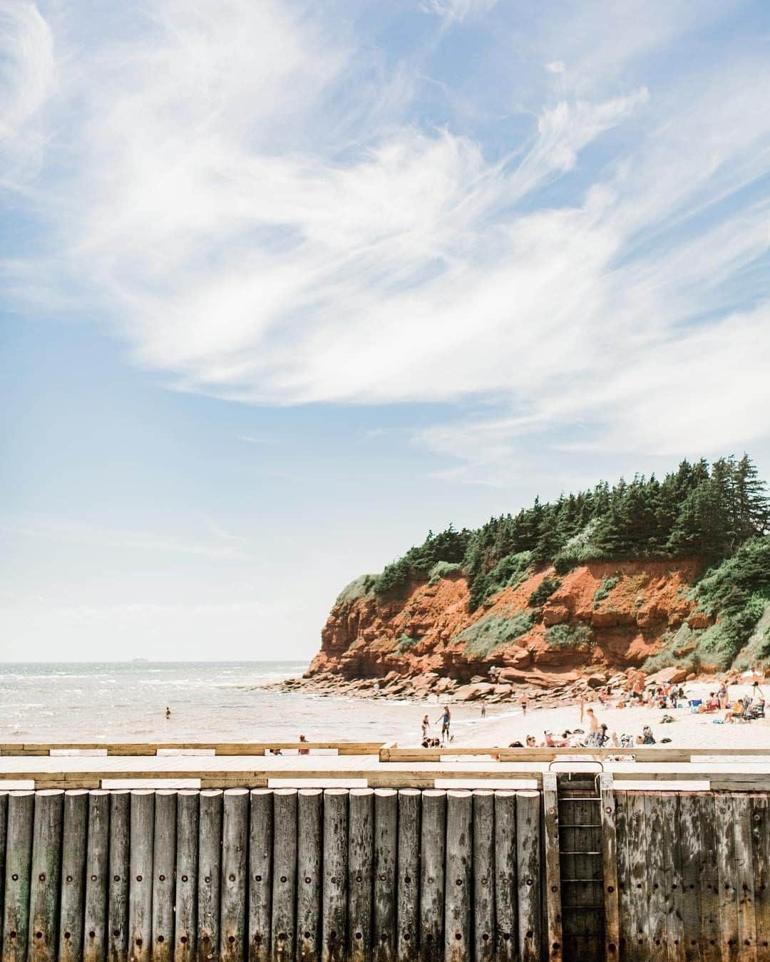 Explore Canadaさんのインスタグラム写真 - (Explore CanadaInstagram)「On the Eastern Side of Prince Edward Island you’ll find the sunbaked Basin Head Beach. A really unique feature of the beach is it’s high silica content sand that makes singing noises when you take each step. On a hot summer day it makes for a relaxing spot to bask in the sun or walk along its white sand surface. #ExploreCanada ⁠ ⁠ 📷: @jenna.rachelle⁠ 📍: @tourismpei⁠ #ExplorePEI⁠」8月1日 0時00分 - explorecanada