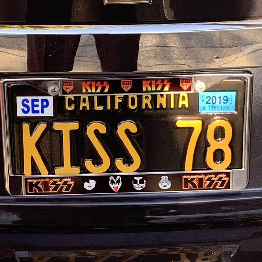 KISSさんのインスタグラム写真 - (KISSInstagram)「#KISSARMYROCKS! Thanks to Steve Joseph Evans for sharing his new #KISS license plate with us. Very cool. See you in #Oakland on the #EndOfTheRoad World Tour.」8月1日 0時11分 - kissonline