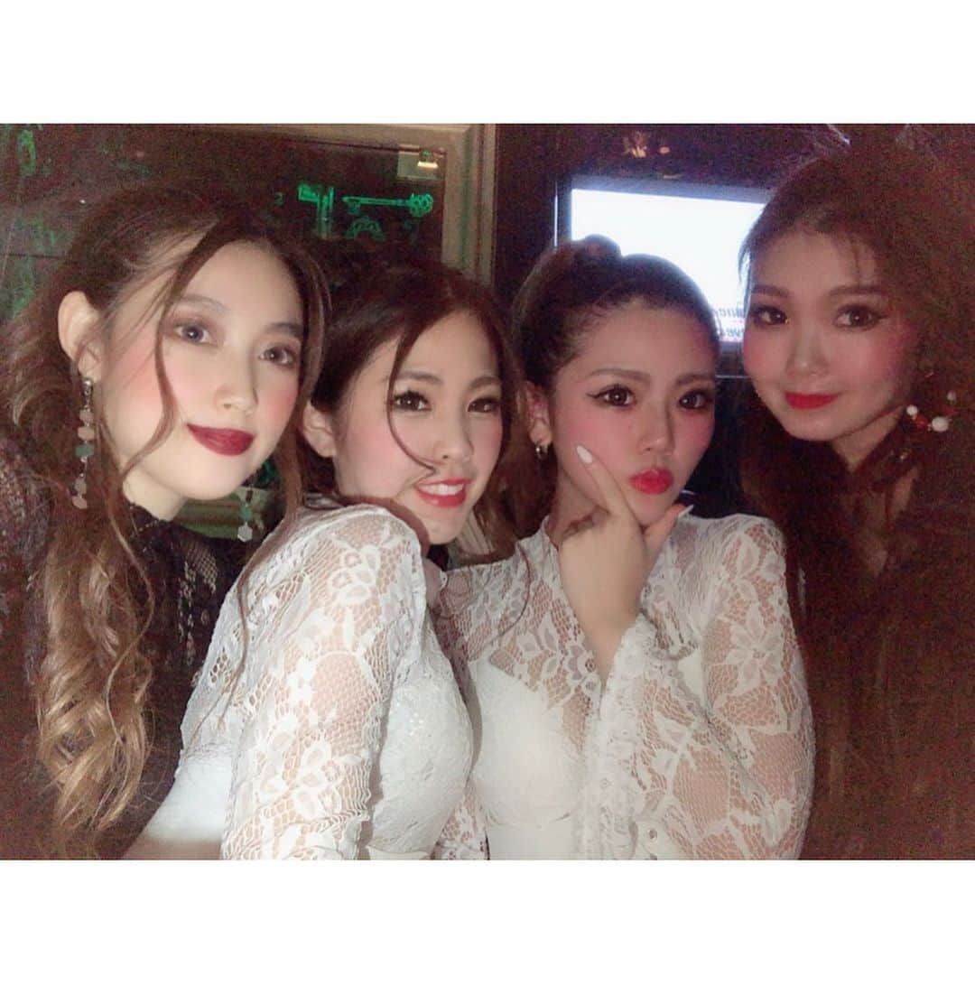 Hazukiさんのインスタグラム写真 - (HazukiInstagram)「❤︎ THD NIGHT レギュラー show case👠💓 . THD NIGHTでたくさんの経験を させていただいた中で 1番思いいれがあるのが レギュラーのショーケースでした ちょうどレギュラーに上がったところで 今回は無理してでなくても いいんじゃないかと でるかでれないかもわからないまま… でもせっかくレギュラーになれたから意地でもでたくて ショーケースも初めてでダンス経験も浅くて 不安でいっぱいでしたが とにかくでたいの一心でがむしゃらに頑張りました！！ 寝る間も惜しんでぶっ倒れそうに なりながら練習した振り付けは いまでも身体に染み付いてます😢💓 初心者の私を見捨てずに最後まで 信じてくださった すみか先生とキール先生 そして先輩方に感謝の気持ちでいっぱいです😢💓 時々ダンスに対して心が折れそうな時があっても この時の頑張ってよかったって 思えた気持ちが 今の私の糧になっています これからも気を引き締めて もっと頑張らないとな💪 と思っています！ 次の目標はmusic circus🎪✨ 気を引き締めて頑張ります🔥 . #thdnight #showcase  #tryharddancers  #hazuki #白河葉月 #gogodancer #clubdancer  #followme #dancer #dance #club #トライハードダンサーズ #ダンサー #ゴーゴーダンサー #水着 #衣装」8月1日 0時22分 - hazuki_.738