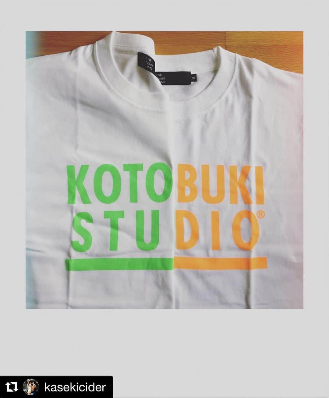 のインスタグラム：「今年の夏は短そう！今のうちにＴシャツ着倒そう！  #Repost @kasekicider with @get_repost ・・・ ひばりくんも着ている、江口寿史センセデザイン『KOTOBUKI STUDIO』Tシャツの新色、蛍光グリーンと蛍光オレンジ。超カワイイので要チェックです！トーキョー カルチャート by ビームスまで〜」