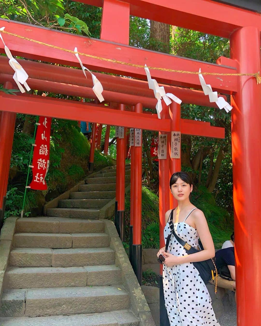新井貴子さんのインスタグラム写真 - (新井貴子Instagram)「My first visit to the beautiful Kamakura city was amazing!😍🏯 . 姉と鎌倉へ🛤💕 小町通り、鶴岡八幡宮、報国寺、そしてなぜか猫カフェ🐱笑 他にも行ってみたいところが沢山あったけど、暑すぎて断念😂🥵💦 鎌倉は想像以上に雰囲気が良くて美しかった✨✨」8月1日 0時26分 - kikoarai