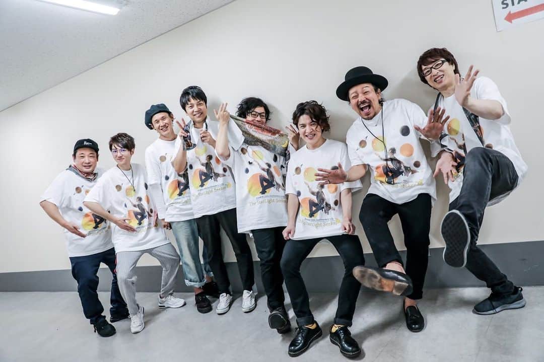 シーサーさんのインスタグラム写真 - (シーサーInstagram)「・ 天月10th Anniversary LIVE.『The StarLight Seeker』 in 大阪城ホール 色んな縁があって参加できた城ホール！お客さん笑顔満開で絶景でした。タノシイがすぎた!! 天月くん、誘ってくれたヤス！ダンサーのみんな。 初参加だけどあたたかく迎えてくれたお客さん！！ ありがとう様◎ パーティーは続くよ！ ピス！  お写真 SARUちゃん  #天月 #10周年 #おめでとう #大阪城ホール #thestarlightseeker」8月1日 0時26分 - __seasir__
