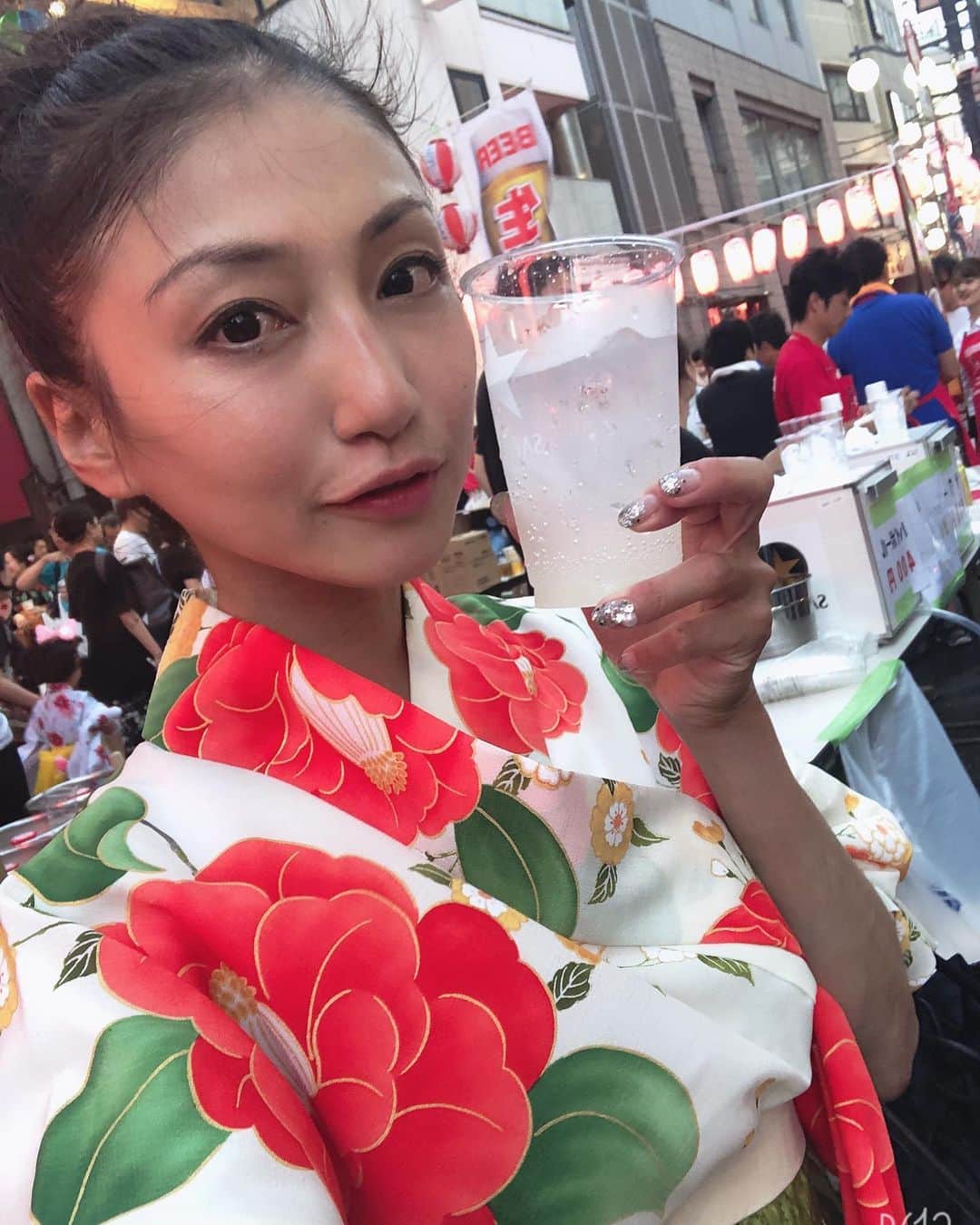 のインスタグラム：「浴衣でカンパイ！ @ami_nakagawa_ #一日一回カンパイ #恵比寿盆ダンス #恵比寿 #浴衣 #浴衣ヘア #レモンサワー #中川愛海」