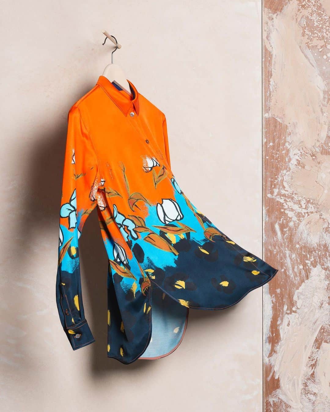 ポールスミスさんのインスタグラム写真 - (ポールスミスInstagram)「A shirt becomes a canvas for a new series of prints around the theme of the Artist Studio, 👆🏼 to shop!  #art #shirt #floral #fashion #PaulSmith」8月1日 0時50分 - paulsmithdesign