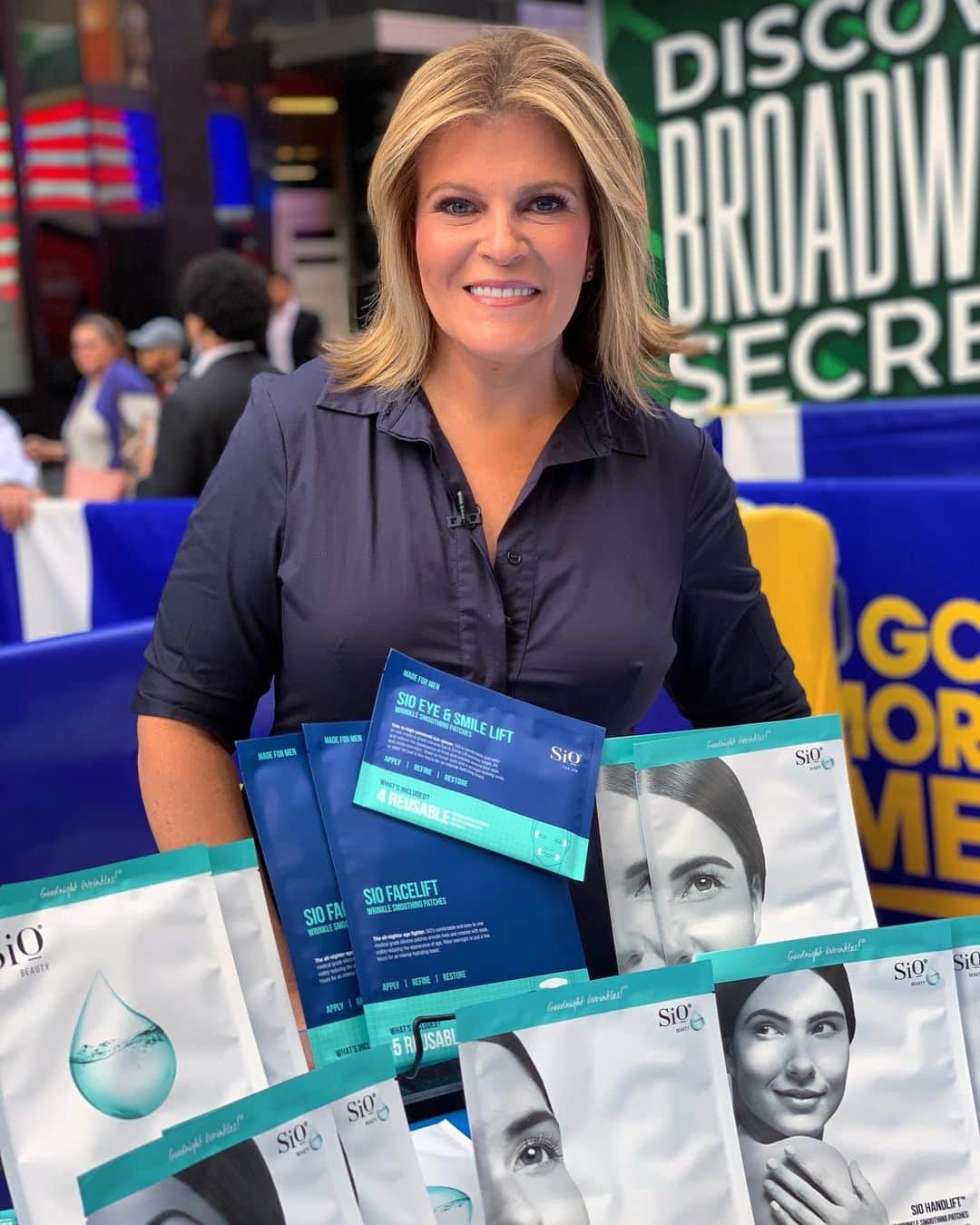 Good Morning Americaさんのインスタグラム写真 - (Good Morning AmericaInstagram)「🎵If I could turn back tiiiime.🎵 @toryjohnson has a special two-day edition of #GMADeals & Steals focused on beauty solutions to help you turn back the clock! ⏰ Shop now at link in bio!」8月1日 0時53分 - goodmorningamerica
