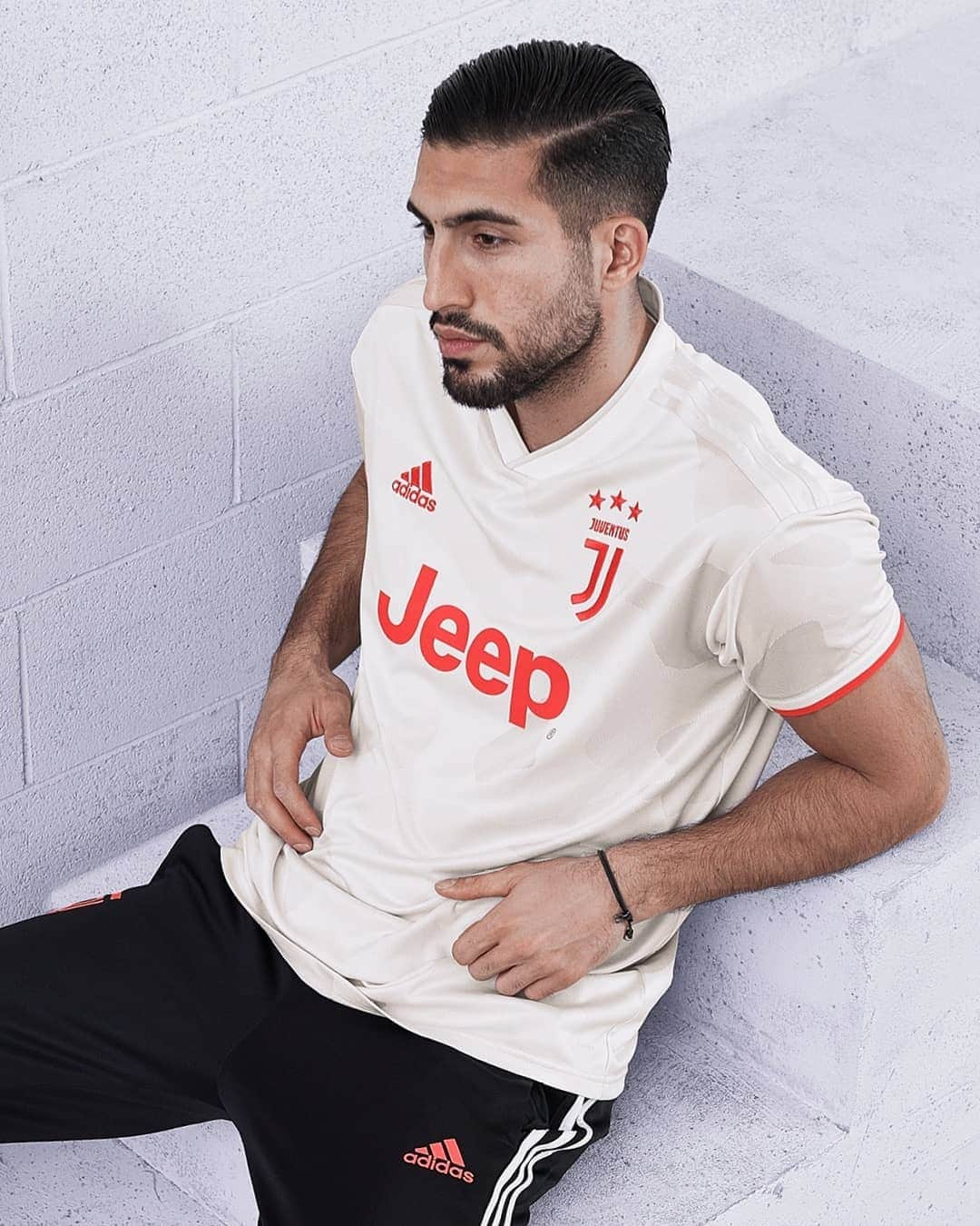 ユヴェントスFCさんのインスタグラム写真 - (ユヴェントスFCInstagram)「The one for the road. 👕  #DareToCreate」8月1日 0時58分 - juventus