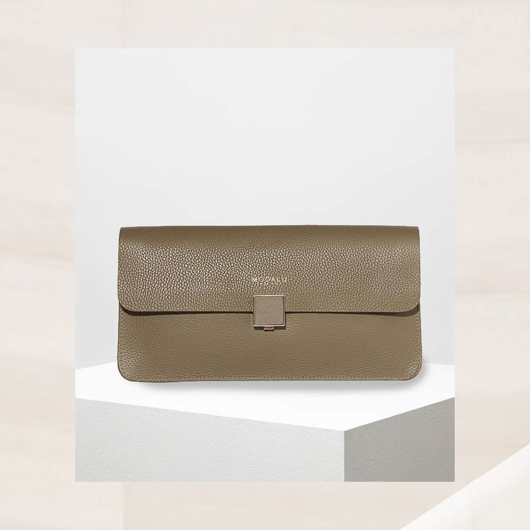 モダルーのインスタグラム：「The Marlborough clutch in a cool khaki hue is crafted from rich pebbled leather, embellished with a unique polished closure. Was £89, now £24 #ModaluMoments #LeatherHandbag #LeatherPurse」