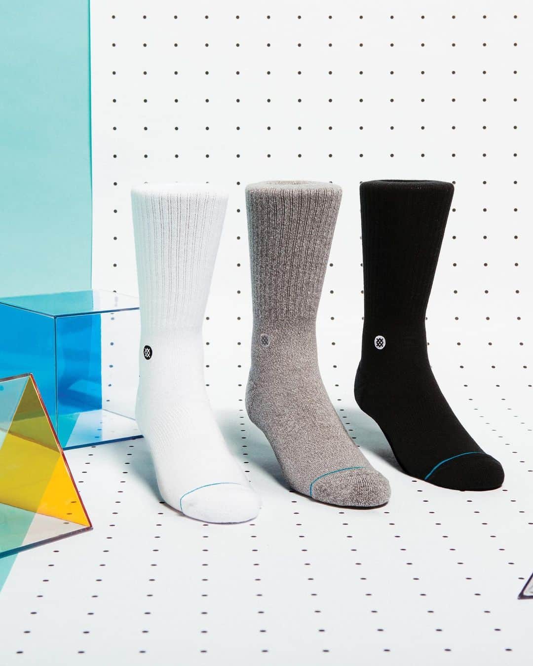 のインスタグラム：「Back to school, back to the Basics. 📓 Stance.com is stocked up with plenty of options for the new year 📚 White, Grey, and Black Icon styles available individually, or as a pack of three. Tap👆to shop.  #UncommonSolids」