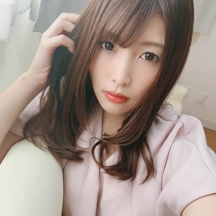 新村あかりのインスタグラム：「SILK LABOさんで撮影したときの新村」