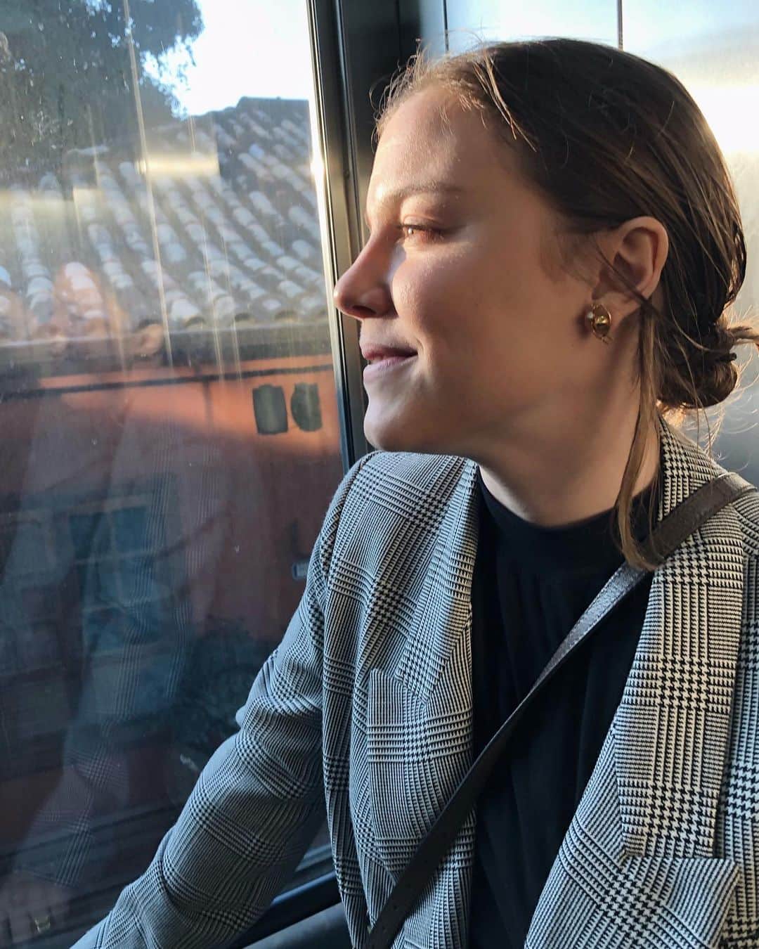 Alice Wegmannのインスタグラム：「pelo olhar do meu amor」