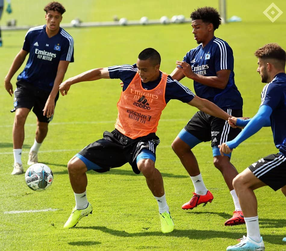 ハンブルガーSVさんのインスタグラム写真 - (ハンブルガーSVInstagram)「Intensiver Start in die Trainingswoche vor #FCNHSV 🆚 #nurderHSV #Training #Volkspark #work」8月1日 1時10分 - hsv