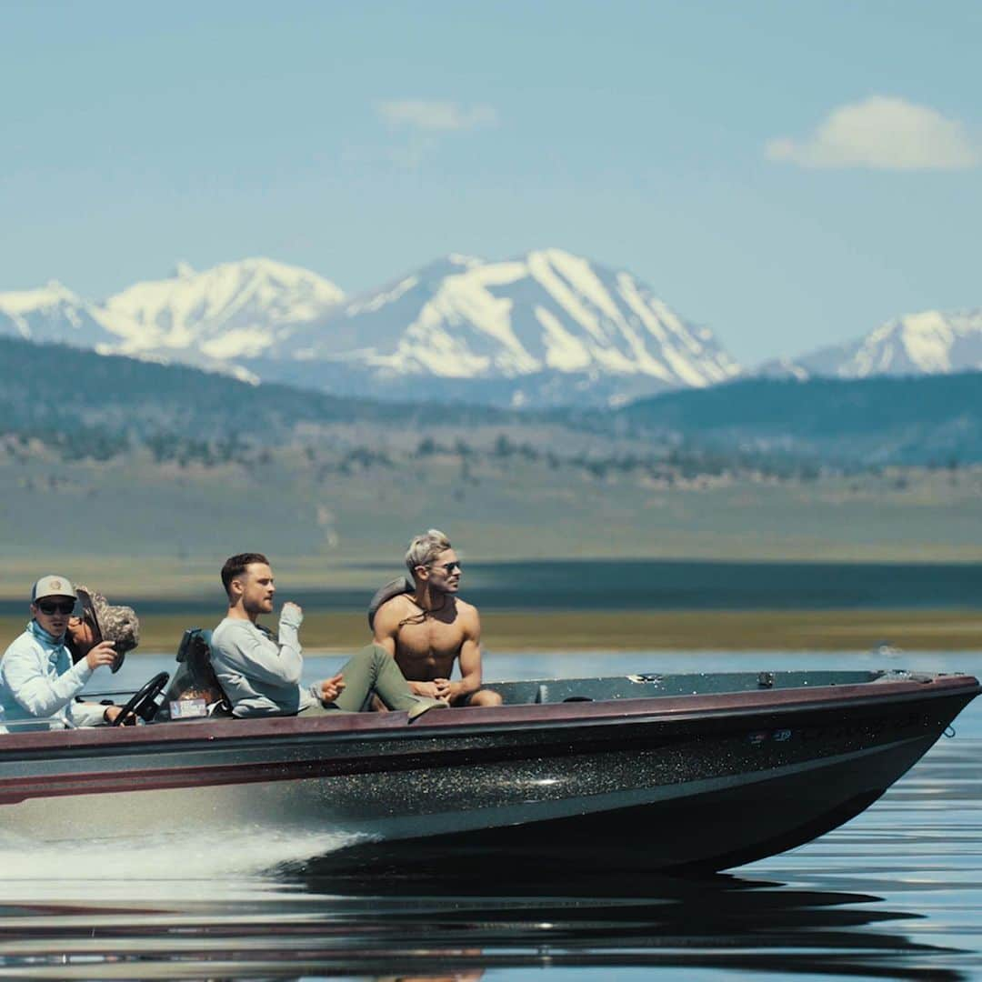 ザック・エフロンさんのインスタグラム写真 - (ザック・エフロンInstagram)「🌞💦🌿🌲」8月1日 1時23分 - zacefron