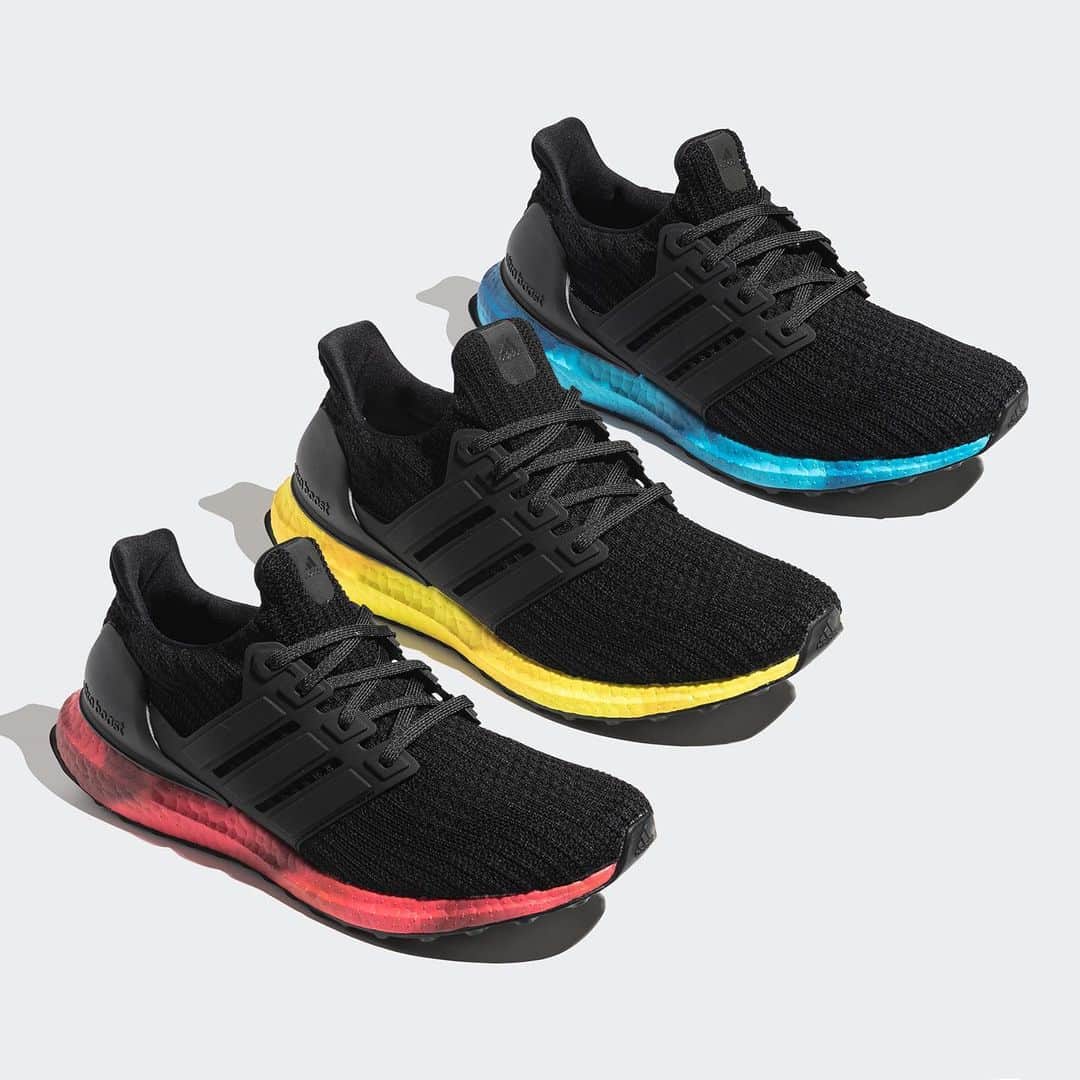 Sneaker Newsさんのインスタグラム写真 - (Sneaker NewsInstagram)「The adidas Ultra Boost has seen an uptick in exciting colorways, don't you think? This new trio features three distinct colored Boost soles below all-black uppers. For a detailed look, hit the link in our bio.」8月1日 1時31分 - sneakernews
