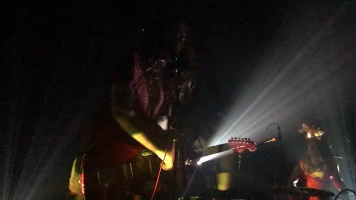 A Place to Bury Strangersのインスタグラム：「Vdeo by @ebruyildiz from last night’s show with @idlesband at @thedanforthmusichall in Toronto of “Never Coming Back” #aptbs #aplacetoburystrangers #idlesband #ebruyildiz #toronto #danforthmusichall #epictour」