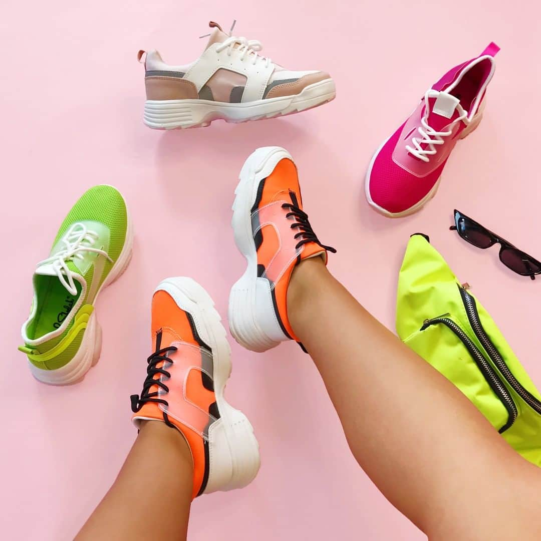 Charlotte Russeさんのインスタグラム写真 - (Charlotte RusseInstagram)「Fresh kicks and neon vibes 💞🌈⚡ 🔎 "Colour Block Clear Sneaker" 🔎 "Mesh Perspex Sneaker" 🔎 "Nylon Fanny Pack" #charlotterusse #shoegame #sneakers」8月1日 1時35分 - charlotterusse