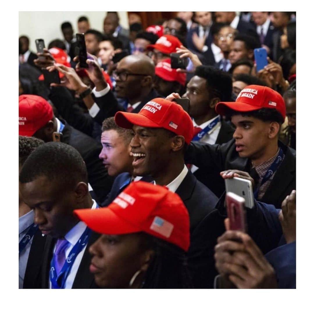 エブロ・ダーデンさんのインスタグラム写真 - (エブロ・ダーデンInstagram)「The African-Americans that call Trump & tell him he’s doing a great job.」8月1日 1時42分 - oldmanebro