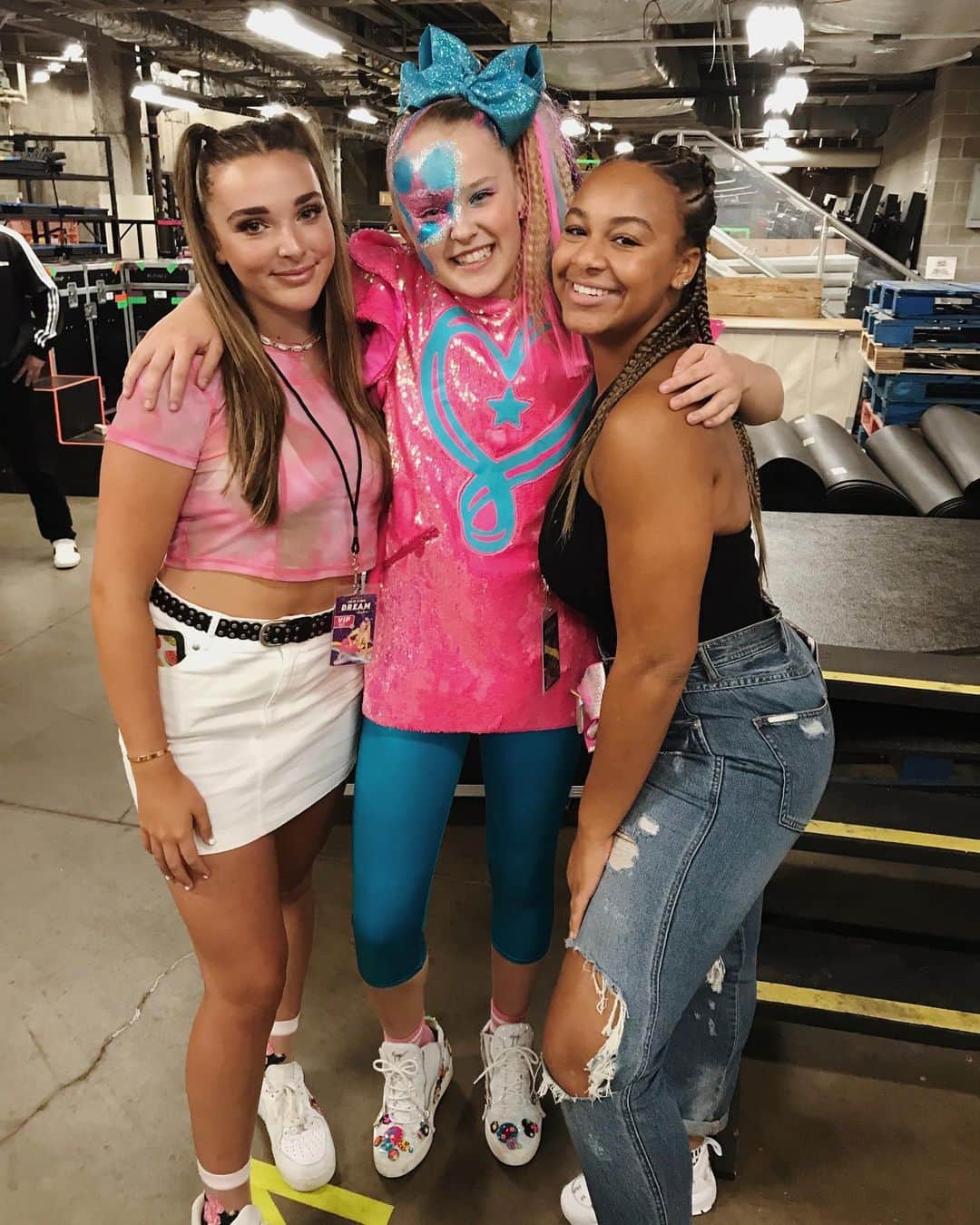 Nia Sioux Frazierさんのインスタグラム写真 - (Nia Sioux FrazierInstagram)「Last night was crazy fun! Thanks for sharing your awesomeness with Pittsburgh @itsjojosiwa 💘」8月1日 2時04分 - niasioux