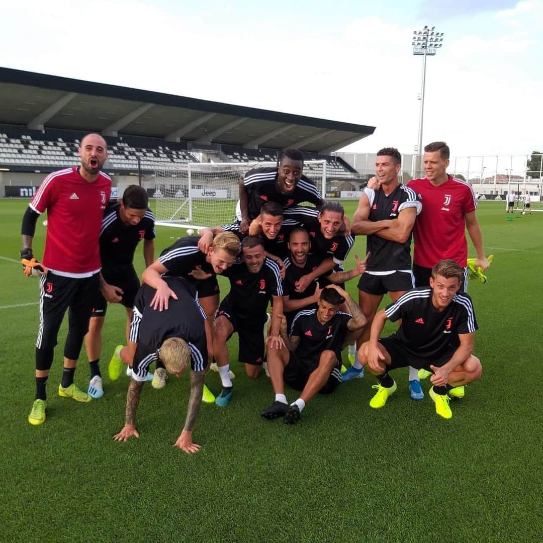 ヴォイチェフ・シュチェスニーのインスタグラム：「Winners!!! 🔝🥇 Get out of the photo @blaisematuidiofficiel ! You lost! 🥈」