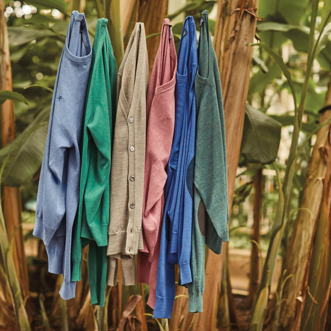 ハケットのインスタグラム：「Beat the summer chill with elegance in our latest, chic-yet-effortless knitwear. #Hackett #Summer」