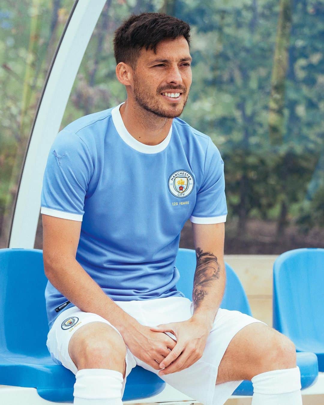 PUMA Footballさんのインスタグラム写真 - (PUMA FootballInstagram)「Est:1894. The 125th year anniversary @mancity jersey voted for by Cityzens.  Worn this weekend. Available August 29.」8月1日 2時02分 - pumafootball