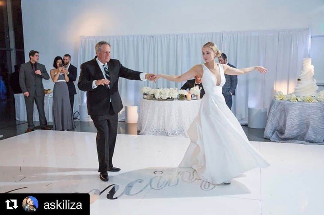 イリザ・シュレシンガーさんのインスタグラム写真 - (イリザ・シュレシンガーInstagram)「#Repost @askiliza: @ilizas is joined by her dad @nyfred4u on the newest episode of #AIA! Fred provides fashion advice and shares his own special sandwich recipe. Listen wherever you get podcasts. 📷: @sarahnatashalove」8月1日 2時18分 - ilizas