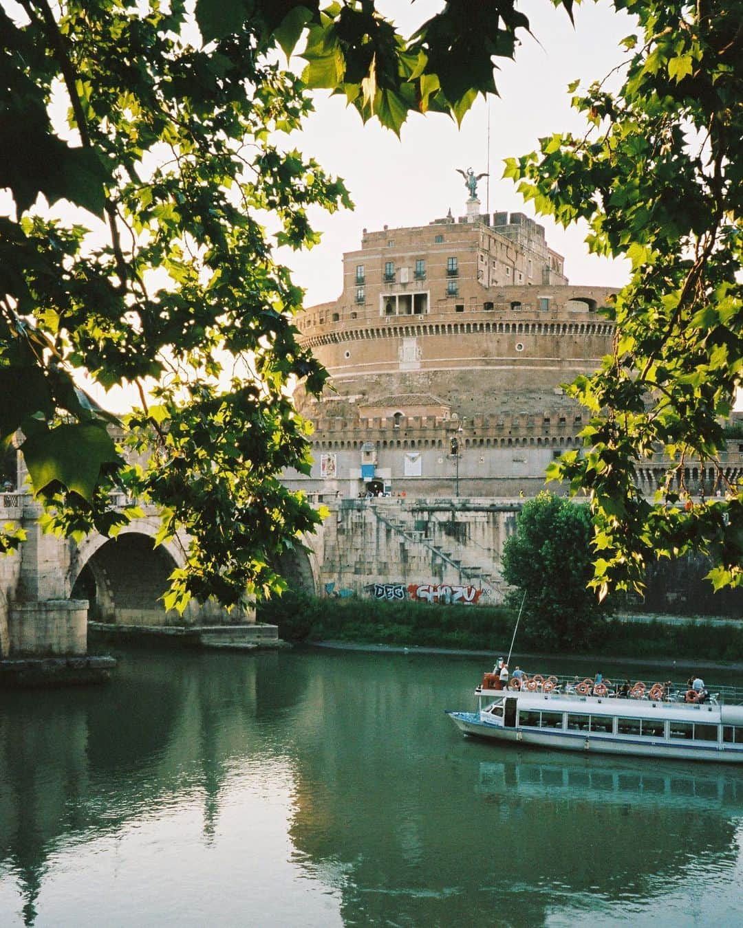 Carin Olssonさんのインスタグラム写真 - (Carin OlssonInstagram)「July in Rome, captured on film 💙」8月1日 2時20分 - parisinfourmonths