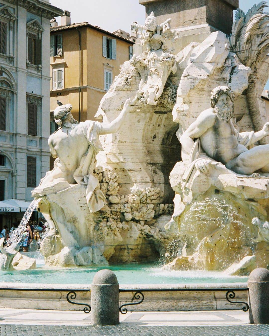 Carin Olssonさんのインスタグラム写真 - (Carin OlssonInstagram)「July in Rome, captured on film 💙」8月1日 2時20分 - parisinfourmonths
