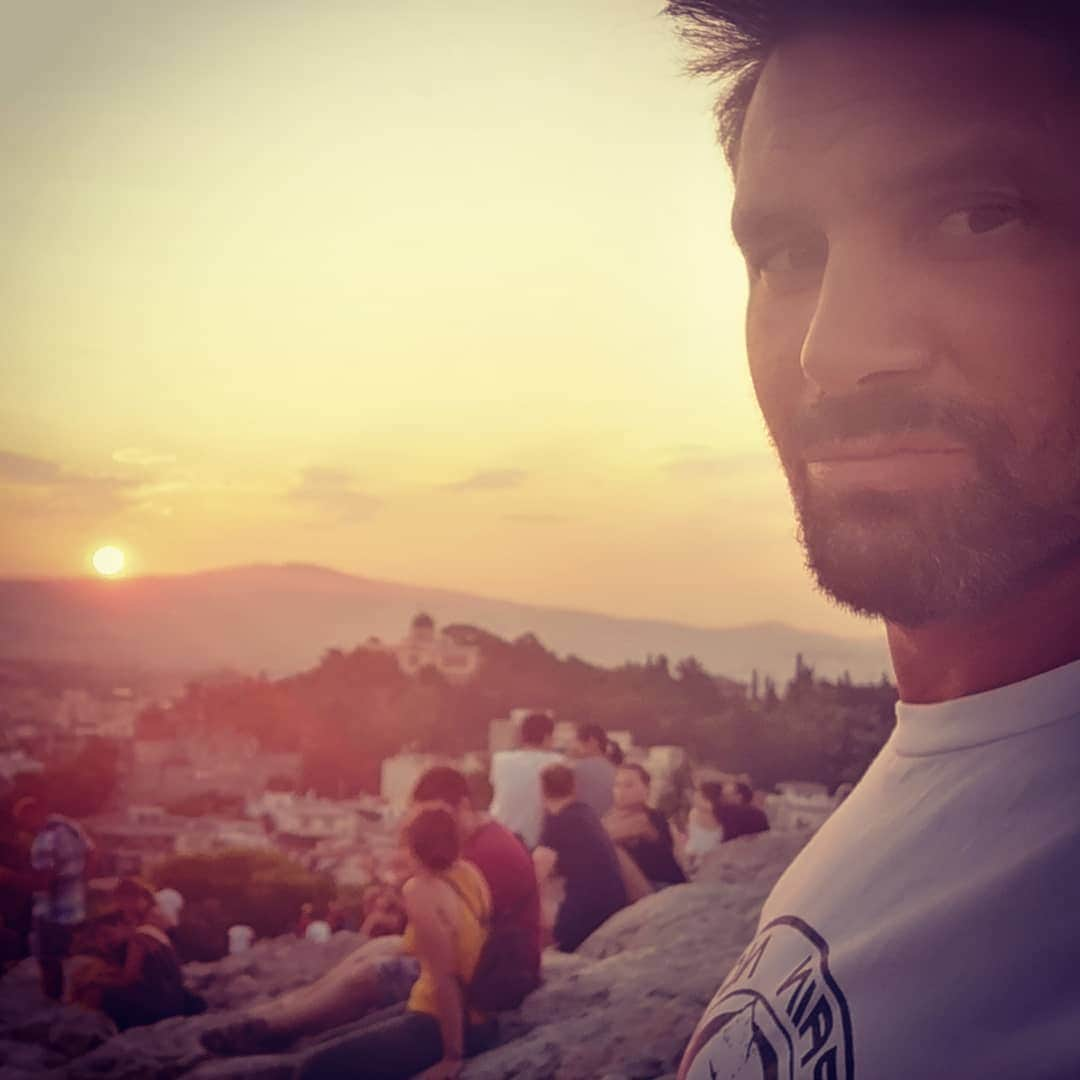 マヌー・ベネットさんのインスタグラム写真 - (マヌー・ベネットInstagram)「Sunset from the base of the Acropolis.」8月1日 2時24分 - manubennett