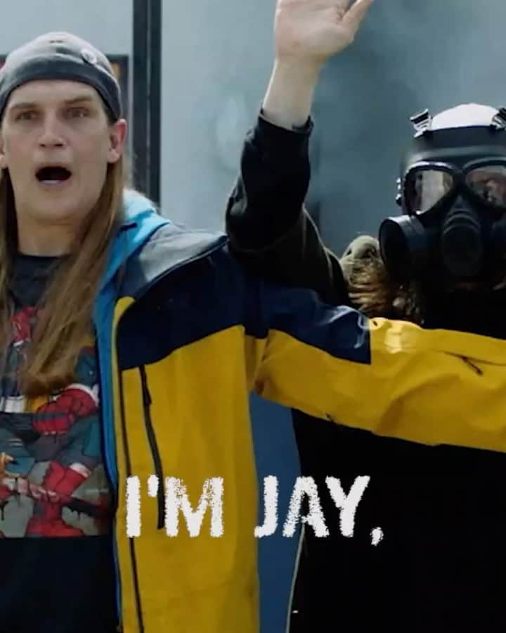 ケヴィン・スミスのインスタグラム：「THIS OCTOBER! @jayandsilentbob Reboot! Watch the trailer at the link in my bio! See sneak previews of the flick in @fathomevents theaters everywhere on 10/15 or 10/17! Or come see it with me and @jaymewes on the #rebootroadshow Tour (tix at link in my bio)! Or see it at a theater near you in the wake of the Tour! Reboot Roadshow Screenings have been selling out so we’ve been adding more shows! If you don’t see your state on the list, don’t worry: January to March tour dates are being announced very soon! If the Roadshow is too expensive, you can see Reboot for the regular movie price at the #fathomevents sneaks! I love this flick and can’t wait to take you back into the #viewaskew #viewaskewniverse! #KevinSmith #JasonMewes #JayAndSilentBobReboot #sabanfilms #universal」