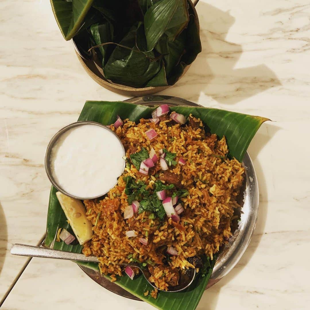 志摩有子さんのインスタグラム写真 - (志摩有子Instagram)「打ち合わせを兼ねて南インド料理。ダバインディア出身のシェフが作る爽やかでスパイシーなメニューの数々はこんな蒸し暑い日にぴったり。発酵させて作る微炭酸の自家製ラッシーはこれまでの常識を裏返す爽やかさ。今度はミールスも食べたい。 #南インド料理 #ドーサ #ビリヤニ #ダバインディア出身」8月1日 2時49分 - ariko418