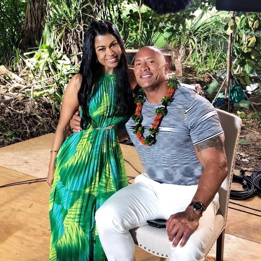 Primer Impactoさんのインスタグラム写真 - (Primer ImpactoInstagram)「La hija de @therock ya está en college y esto fue lo que el actor le contó a @daneidapolanco en Hawaii!! La entrevista hoy en #PrimerImpacto💥」8月1日 3時10分 - primerimpacto