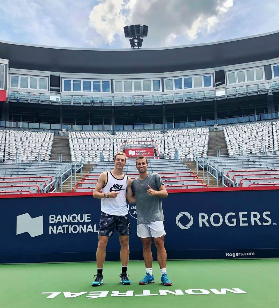 デニス・シャポバロフさんのインスタグラム写真 - (デニス・シャポバロフInstagram)「Great to be back in Montreal. Thanks for the hit @stevendiez91. Who’s excited for Monday 🙊 #Gunshow」8月1日 3時11分 - denis.shapovalov