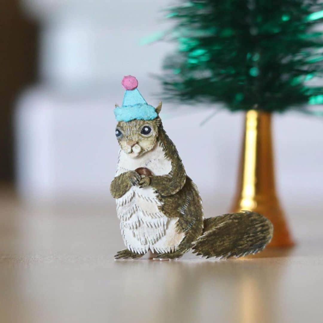 Jillさんのインスタグラム写真 - (JillInstagram)「Check out this mini paper cut magic created by @nvillustration! . This was from Jill’s 6th birthday last year. Her birthday cupcake is the best! . #thisgirlisasquirrelart . . . #petsquirrel #squirrel #squirrels #squirrellove #squirrellife #squirrelsofig #squirrelsofinstagram #easterngreysquirrel #easterngraysquirrel #ilovesquirrels #petsofinstagram #jillthesquirrel #thisgirlisasquirrel #squirrelart」8月1日 3時11分 - this_girl_is_a_squirrel