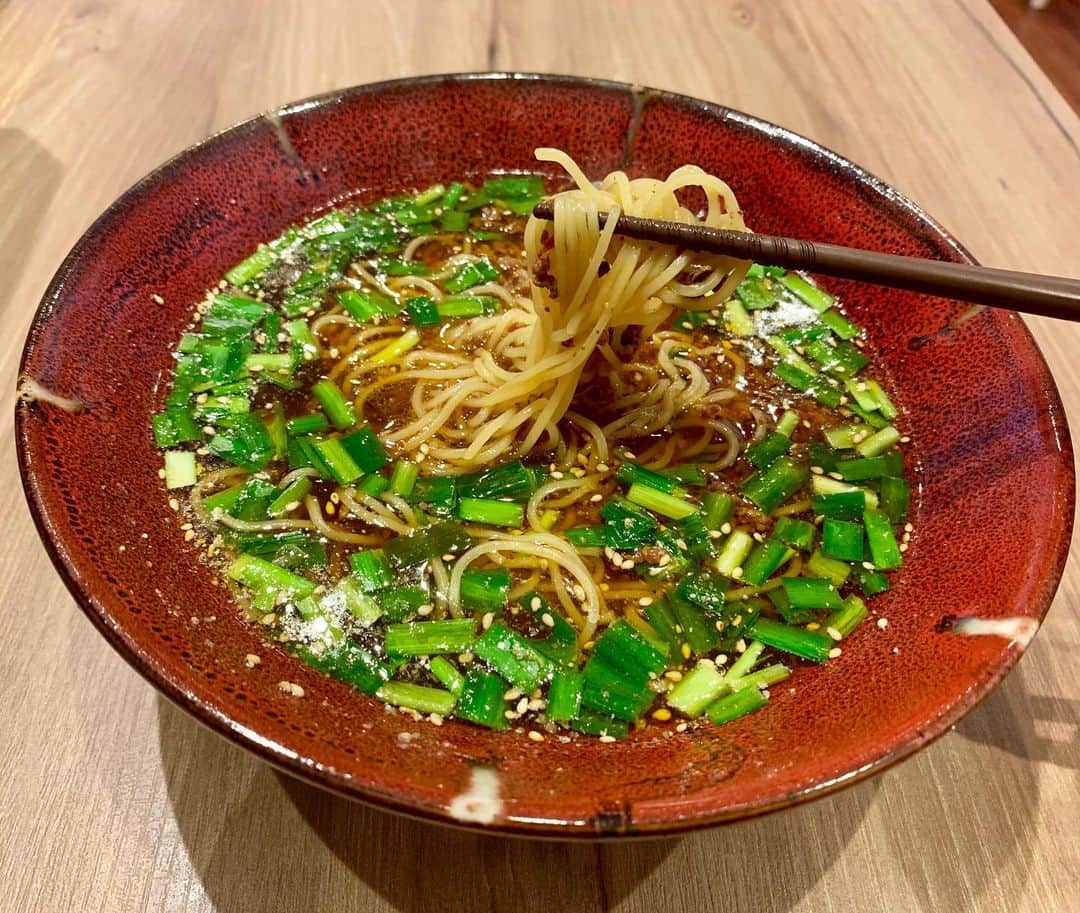 まぜそば・らーめん 覇丸堂のインスタグラム：「・ Instagram久々の投稿になります👀 今日の賄いは台湾らーめん！初めて 食べたけどめちゃめちゃ美味しい！ これが店で出されるようになったら どしどし注文入りそう💭💭 ・ ・ #まぜそば #台湾まぜそば #らーめん #唐揚げ #とんこつ #今日の賄い #覇丸堂 #ぜひ1度ご来店下さい」