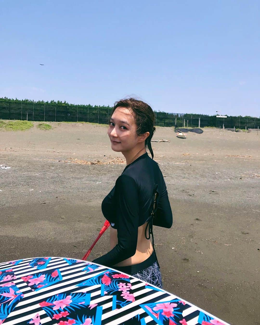 川上愛さんのインスタグラム写真 - (川上愛Instagram)「surf. 🏄‍♀️」8月1日 14時08分 - manakawakami