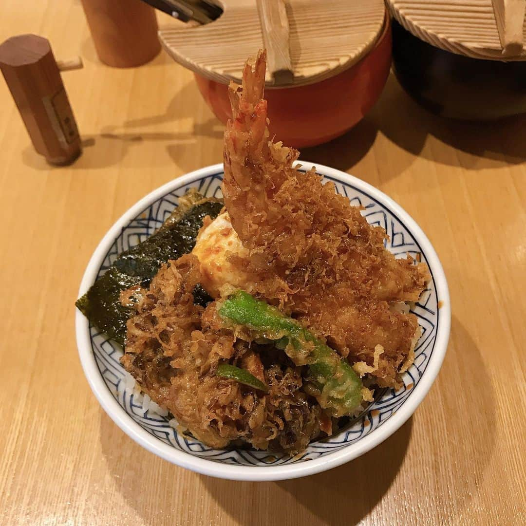 名和風歌さんのインスタグラム写真 - (名和風歌Instagram)「つやつや…  ㅤㅤㅤㅤㅤㅤㅤㅤㅤㅤㅤㅤㅤ #金子屋 #天丼」8月1日 12時48分 - fuuka_nw