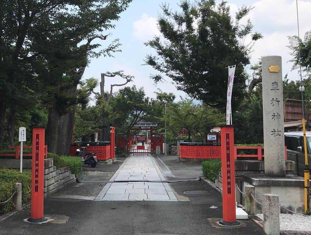 キャンヒロユキさんのインスタグラム写真 - (キャンヒロユキInstagram)「京都 車折神社へ。  芸能神社とも呼ばれてるそう。 中に入ると、納得。 ちょこちょこ知ってる名前もありましたー。」8月1日 13時01分 - kiyancan