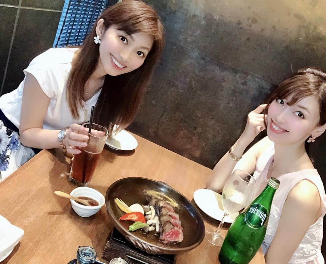 織田千穂さんのインスタグラム写真 - (織田千穂Instagram)「美食米門品川店へ…❤️✨ インスタ映えオンパレードの メニュー達‪\(ᯅ̈ )/‬‼️ 運ばれてくる度に思わず歓声が…🤣💕 * とっても豪華な雰囲気の店内で 絶品なお料理達… お店の名前の通り美食を堪能です🍽❤️✨ * 最後に食べたプリンの味が忘れられない😢 美味し過ぎてお代わりしようか 本気でかなり悩んだ…🌀 今回我慢したので次回また(о'￢'о) 詳しくは…食べログに書きます✍💕 * この日はゆきちゃんとお揃いピアス👂🏻🎶 ↓ @queen.lupis ピアス(v0632) ✼••┈┈┈┈┈┈┈┈┈┈┈┈┈┈┈┈••✼ #美食米門品川店 #美食米門 #インスタ映え #肉食女子 #フォトジェ肉 #肉活 #肉会 #グルメ部 #foodpic #l4l #foodie #品川ディナー #dinner #女子会 #japanesestyle #品川グルメ #飯テロ #ディナー #食べスタグラム #followme #instafood #japanesefood #foodstagram #フードスタグラム #肉スタグラム #instafollow #foodoftheday #japanesegirl  #グルメ好きな人と繋がりたい #肉好きな人と繋がりたい ✼••┈┈┈┈┈┈┈┈┈┈┈┈┈┈┈┈••✼」8月1日 13時04分 - chihoda