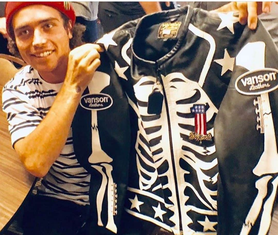 バンソンさんのインスタグラム写真 - (バンソンInstagram)「#Repost @officialevelknievel ・・・ The EK Archive Collection  Vanson Leathers X-Ray | Broken Bones Collaboration + New Patches Complete.  Available for sale next week! #evelknievel #bones #vansonleathers #leather」8月1日 13時24分 - vansonleathers