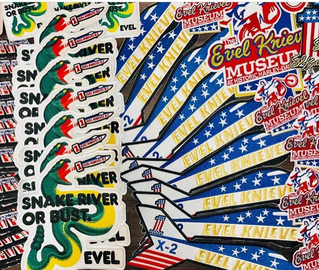 バンソンさんのインスタグラム写真 - (バンソンInstagram)「#Repost @officialevelknievel ・・・ The EK Archive Collection  Vanson Leathers X-Ray | Broken Bones Collaboration + New Patches Complete.  Available for sale next week! #evelknievel #bones #vansonleathers #leather」8月1日 13時24分 - vansonleathers