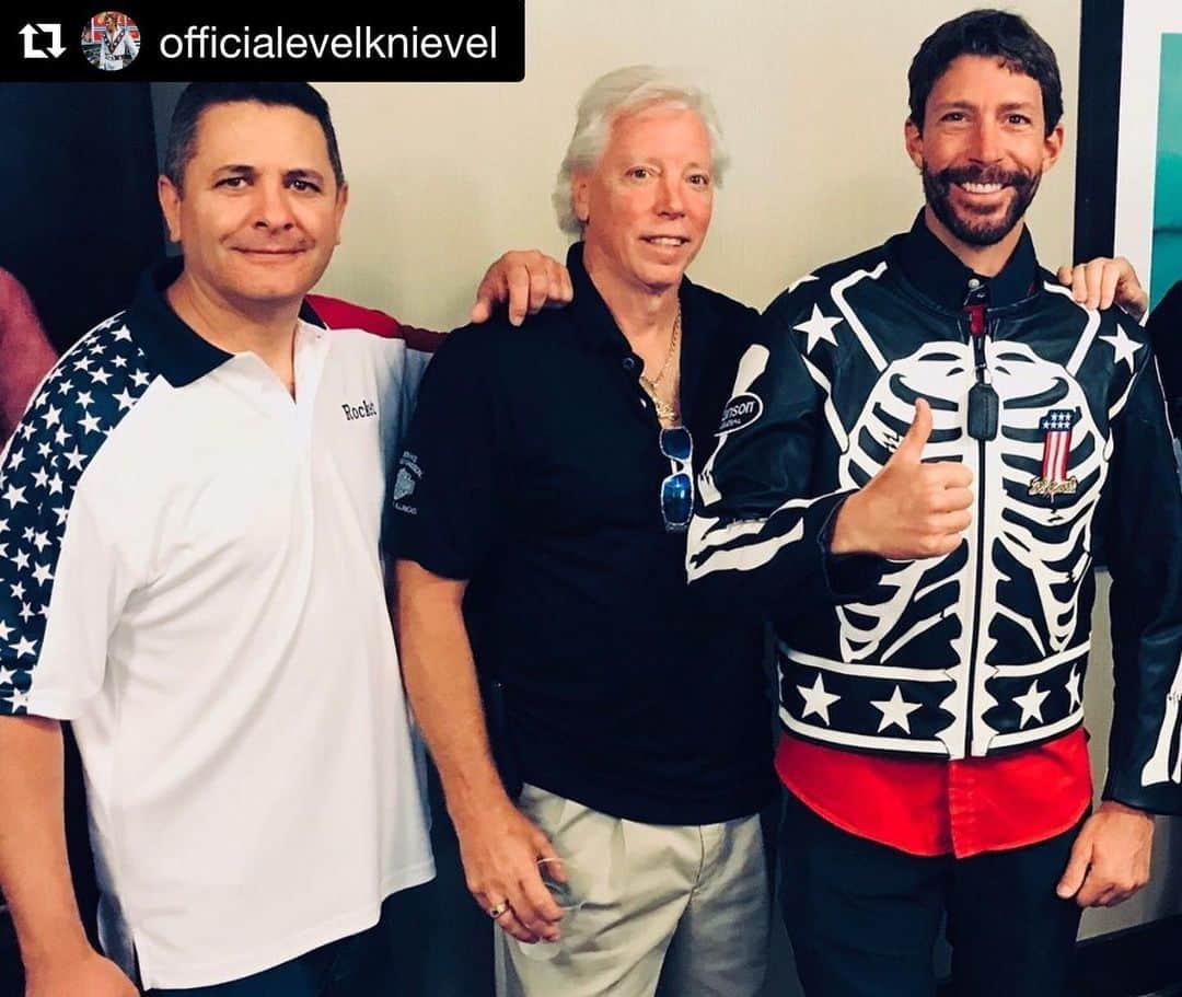 バンソンさんのインスタグラム写真 - (バンソンInstagram)「#Repost @officialevelknievel ・・・ The EK Archive Collection  Vanson Leathers X-Ray | Broken Bones Collaboration + New Patches Complete.  Available for sale next week! #evelknievel #bones #vansonleathers #leather」8月1日 13時24分 - vansonleathers