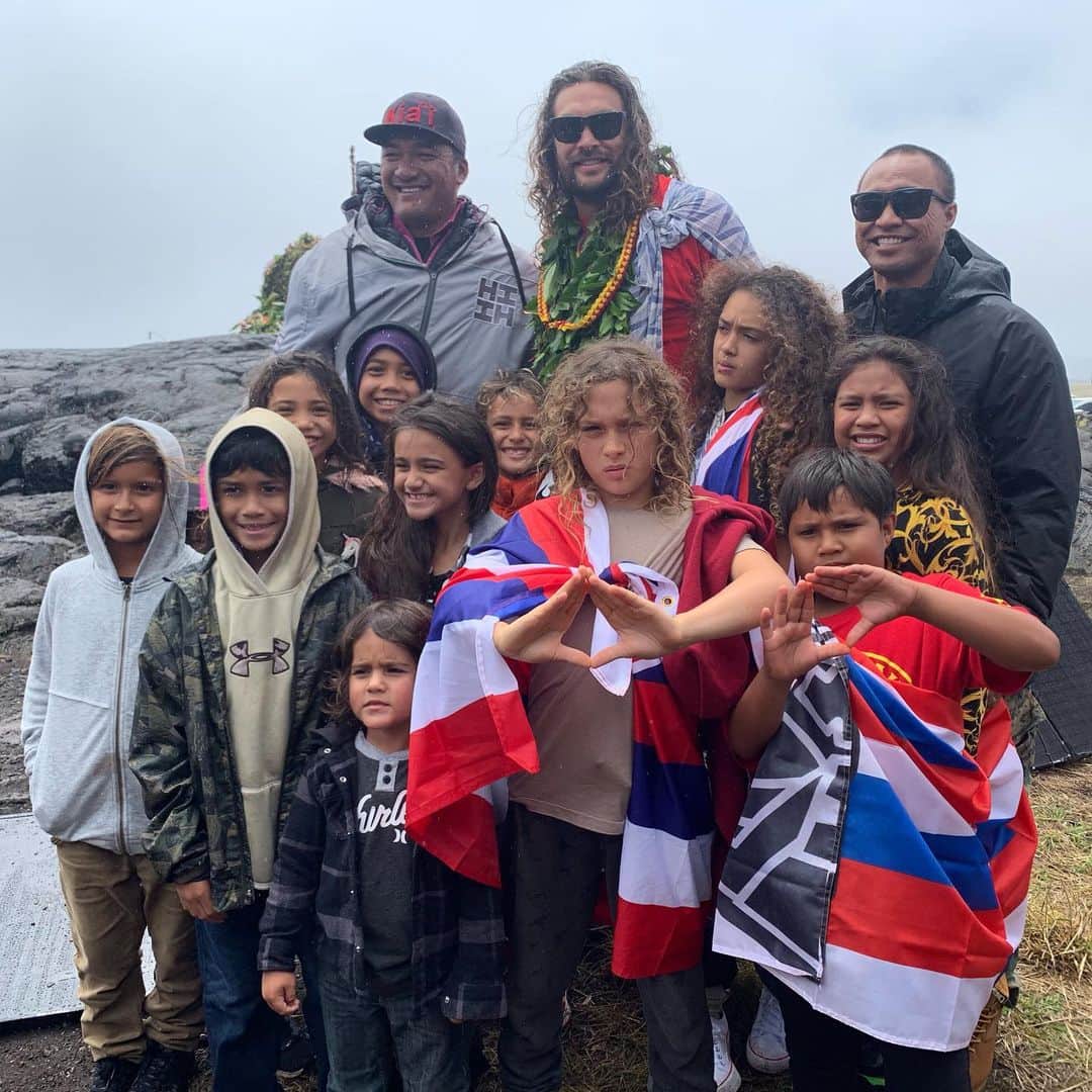 ジェイソン・モモアさんのインスタグラム写真 - (ジェイソン・モモアInstagram)「KAPU ALOHA.  Finally with my people.  So many things to come.  We are United We are Mauna Kea  Aloha nui j」8月1日 13時42分 - prideofgypsies