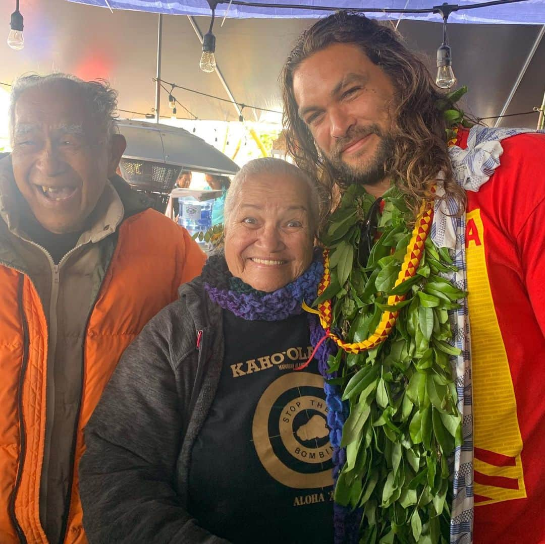 ジェイソン・モモアさんのインスタグラム写真 - (ジェイソン・モモアInstagram)「KAPU ALOHA.  Finally with my people.  So many things to come.  We are United We are Mauna Kea  Aloha nui j」8月1日 13時42分 - prideofgypsies