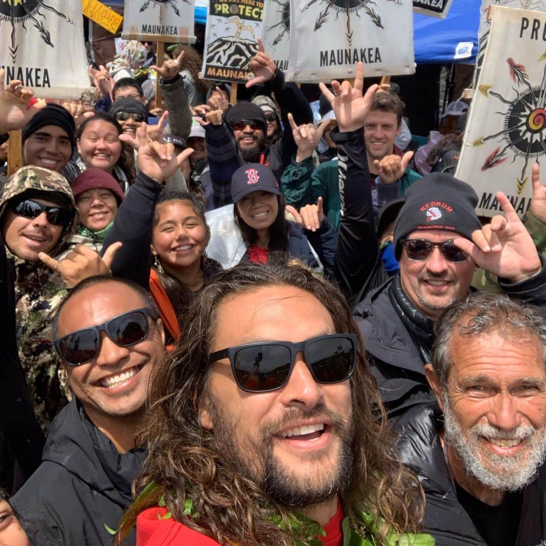 ジェイソン・モモアさんのインスタグラム写真 - (ジェイソン・モモアInstagram)「KAPU ALOHA.  Finally with my people.  So many things to come.  We are United We are Mauna Kea  Aloha nui j」8月1日 13時42分 - prideofgypsies