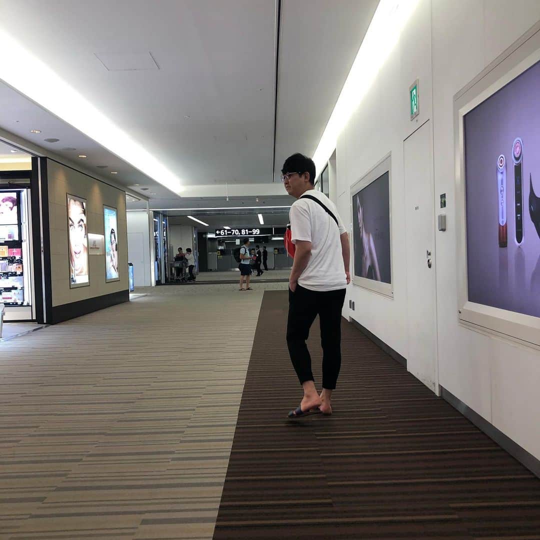 松田大輔さんのインスタグラム写真 - (松田大輔Instagram)「#台湾行ってきます。 #湿気で髪の毛が飛ぶみたいになっている男が台湾に飛びます。  #旅行 #アジア #台湾」8月1日 13時37分 - daisuke.matsuda.1044