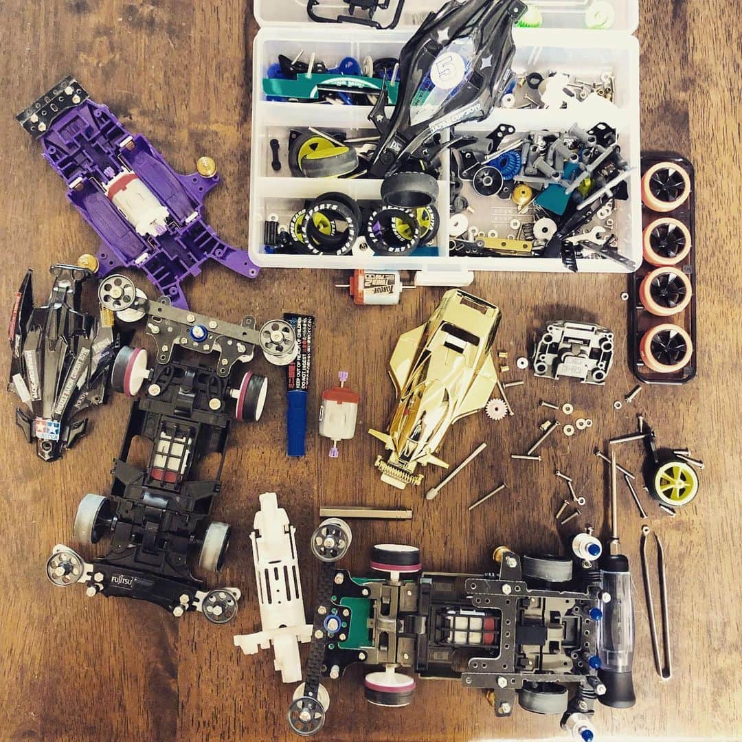 井澤惇のインスタグラム：「8月のレースに向けて構想中。 #mini4wd」