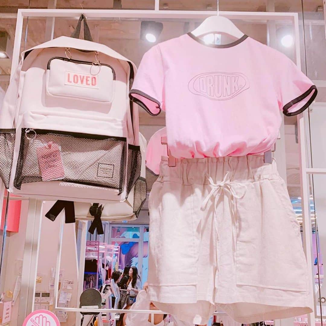 Chuuのインスタグラム：「여기가 바로 핑크맛집 #츄플래그쉽스토어 💕」