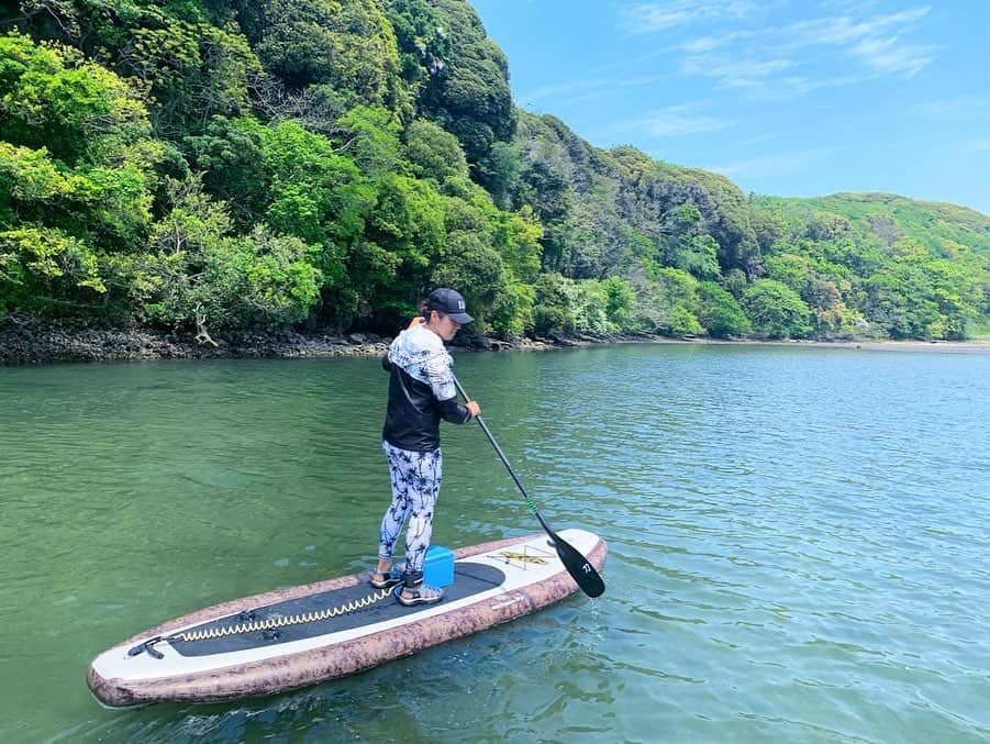 高松いくさんのインスタグラム写真 - (高松いくInstagram)「8月突入🙌暑い‼️www🤣✨ KEENサンダルを履いて、 🌳海と森へ冒険に出掛けよう٩( ᐛ )و🌊 『三崎Sup Cruise trip!!』🏄‍♂️ 8月は毎週土日開催します🙌❤️ 三崎の自然を体感して欲しい！ Supを、SupYogaを体験して欲しい！ 美味しい三崎を味わって欲しい！ そして、この環境でKEENを履いて欲しい！ Fujirockで想いが爆発したのと、 満員御礼が増えてきたので、  しつこいけど予約状況アップします🤣w  フジロックでチャージした あっっついエネルギーを 三崎口油壺で注いでいきます❤️ Supで漕いで森に上陸して、 帰りは体をほぐす為のSupYogaします🙌  Big supporter  Instructor @chill_padyoga とも先生 @saegoeson さえ先生 と 海の家 『みなとや』 @minatoya9 で皆様を 心よりお待ちしております🙌  今日から8月‼️ 貴重な夏になりますね‼️ 🌴 🏄‍♂️ ３日(土) ① 10:00 【満員御礼】 ②13:30【満員御礼】  4日(日) ①11:30 【残り2名】 ②15:00 【残り4名】  10日(土) ① 10:00 【満員御礼】 ②13:00 【満員御礼】  11日(日) ①11:30 【残り2名】 ②15:00 【残り6名】  17日(土) 【インストラクター家族参観日】 の為貸切とさせて頂きますm(_ _)m  18日(日) ①11:30【残り4名】 ②15:00【残り6名】  24日(土) ① 10:00【満員御礼】 ②13:00 【満員御礼】  25(日) ①11:30【残り4名】 ②15:00【残り6名】  9月  1日(日) ① 11:30【満員御礼】 ②15:00【残り3名】  7日(土) ① 10:00【残り2名】 ②13:30 【満員御礼】  8日(日) ①11:30【満員御礼】 ②15:00【残り6名】  #三浦半島 #京急線 終点 #三崎口 バス #油壺 #横堀海岸 #海の家 #みなとや #sup #supyoga #yoga  #小網代の森 #森林浴 #露天風呂 #マグロ丼 #pizza  #cruising #trip #tour #standuppaddle #instructor #produce #sea #nature #forest #ocean #enjoy #earth #keen #keenjapan #sandals」8月1日 14時00分 - iku_takamatsu_trip_sup_yoga